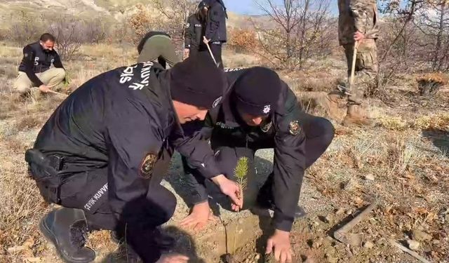 Erzincan Emniyeti 600 fidanı toprakla buluşturdu