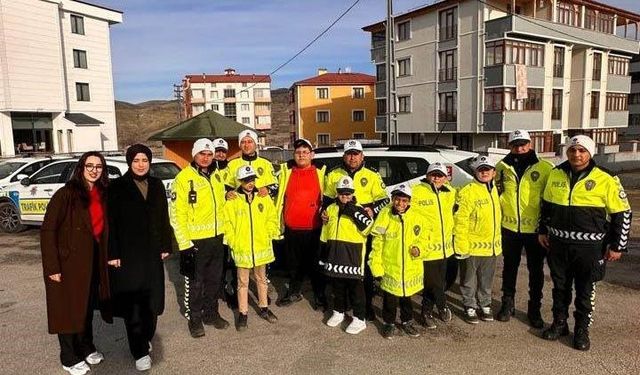 Erzincan Emniyetinden Engelliler Günü'nde öğrencilere özel trafik etkinliği