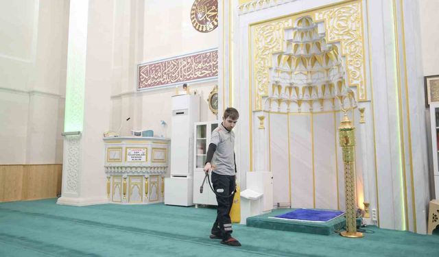 Esenyurt Belediyesi camilerde hijyen ve bakım hizmetlerini yeniledi
