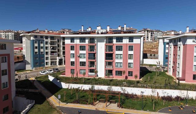 Evlerine geçen Adıyamanlı depremzedeler: 'Bakan Murat Kurum, her zaman yanımızda'