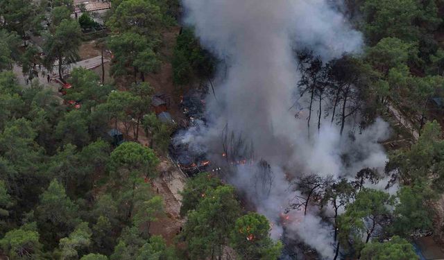 Fethiye'de karavanda çıkan yangın ormana sıçradı