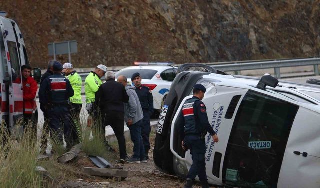 Fethiye'de yolcu minibüsü devrildi: 7 yaralı