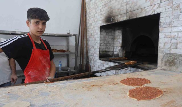Fırında yerleri süpürerek çıraklığa başlayan 16 yaşındaki çocuk, 6 yıldır meslek öğrenmek için emek veriyor