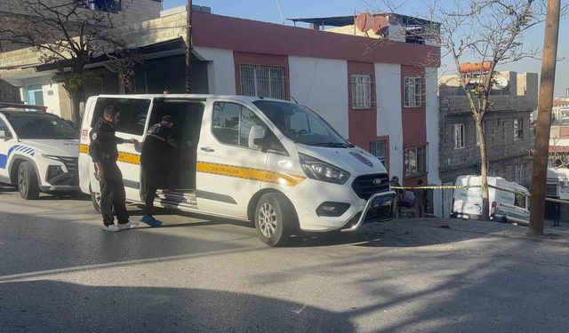 Gaziantep'te eski koca dehşeti: Boşandığı eşini bıçakla öldürdükten sonra kendisini ağır yaraladı