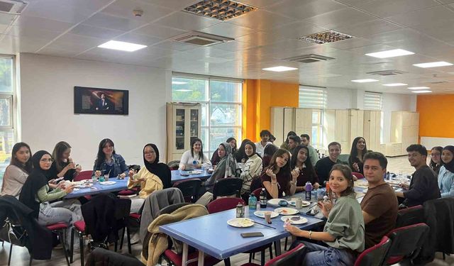 Gençler sanatta buluştu, seramik biblolar renklendi