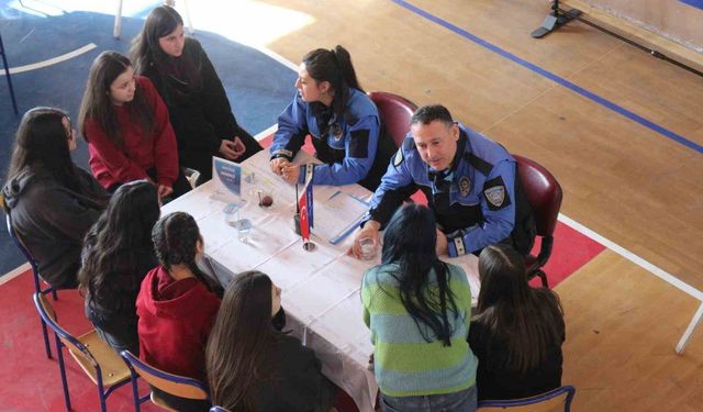 Germencik'te liseli gençler polisliği tanıdı