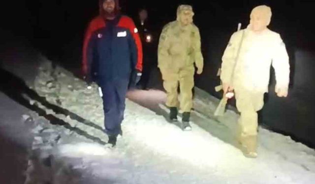 Gümüşhane'de yaylada kar nedeniyle mahsur kalan vatandaşlar kurtarıldı