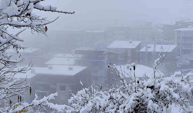 Hakkari'de kar yağışı yerini sise bıraktı