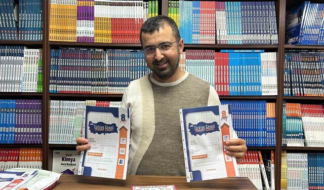 Hatay'da depremzede öğrencilere 8 bin ücretsiz deneme kitapçığı dağıtıldı