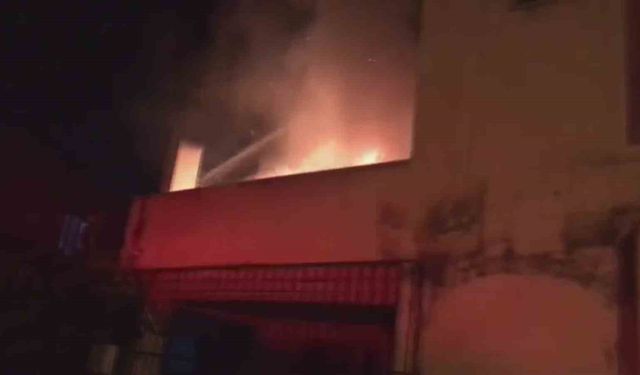 Hatay'da müstakil ev alevlere teslim oldu