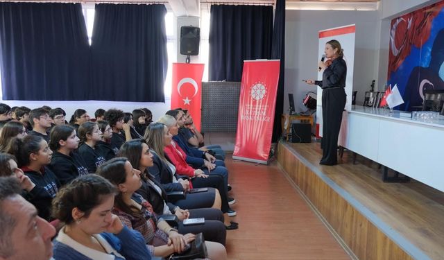 Hatay'da öğrencilere dezenformasyonla mücadele farkındalık eğitimi verildi