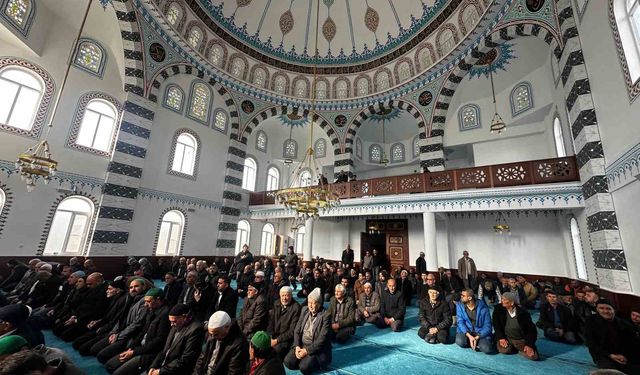 Hayber Camii ibadete açıldı
