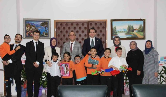 Hisarcık Kaymakamı Atam, özel öğrencileri makamında ağırladı