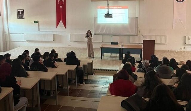 Hisarcık MYO'da 'Kadına Yönelik Şiddetle Mücadele' konulu eğitim