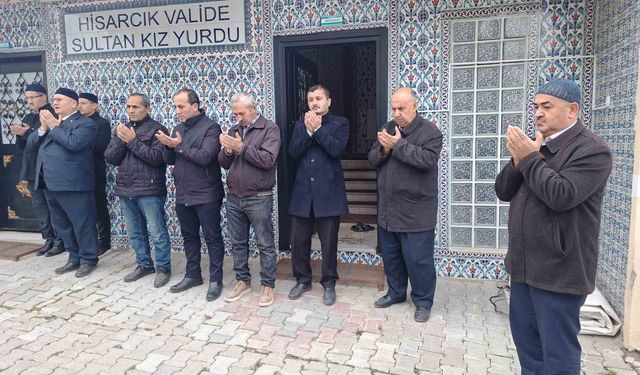 Hisarcık'ta umre kafilesi dualarla uğurlandı