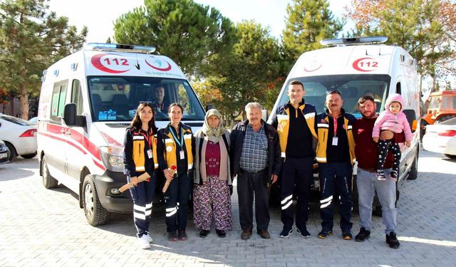 İki kez hayatını kurtaran sağlık çalışanlarını her fırsatta ziyaret ediyor