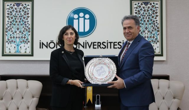 İsmet İnönü'nün torunu Zeynep Bilgehan'dan Rektör Akpolat'a ziyaret