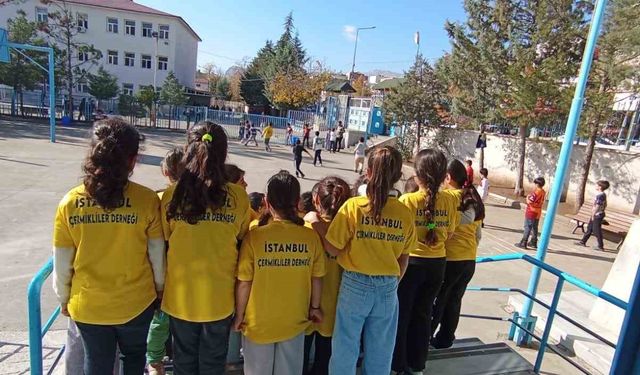 İstanbul'daki Çermiklilerden öğrencilere forma desteği