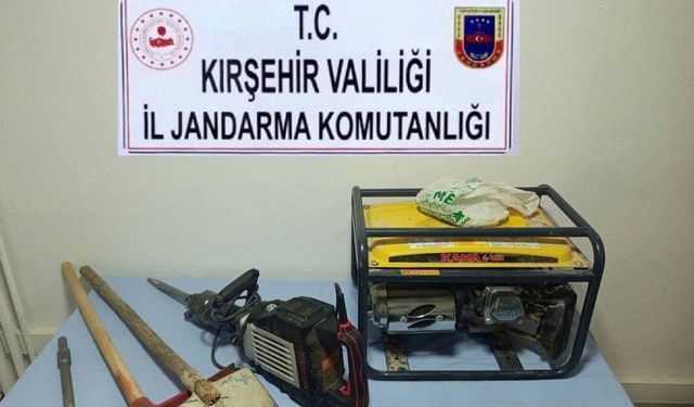 İzinsiz kaçak kazı yapan 3 şüpheli yakalandı