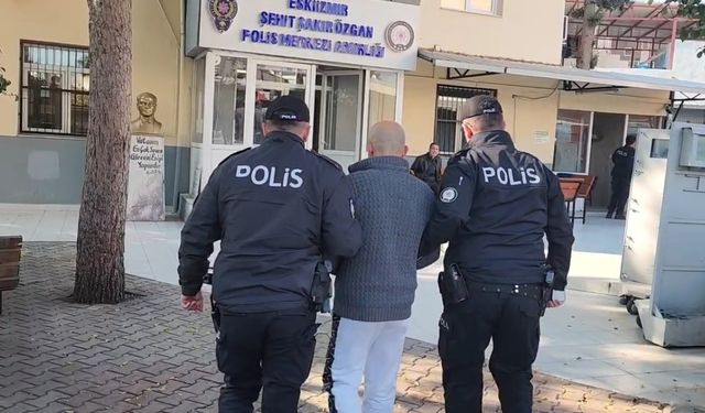 İzmir'de aranan 2 şüpheli kıskıvrak yakalandı