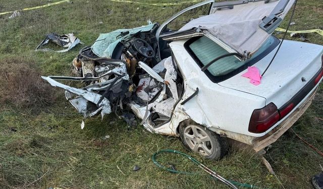 İzmir'de feci kaza: 1 ölü, 1 yaralı