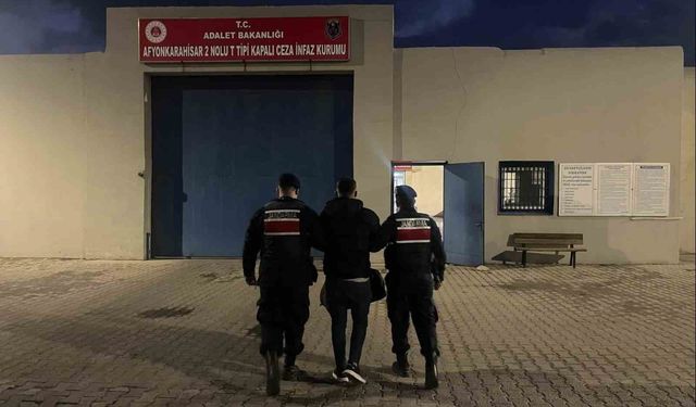 Jandarma çeşitli suçlardan aranan 42 kişiyi yakaladı