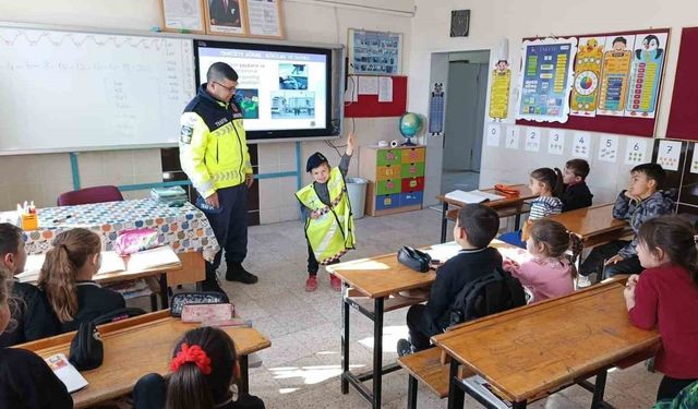 Jandarmadan ilköğretim öğrencilerine trafik semineri