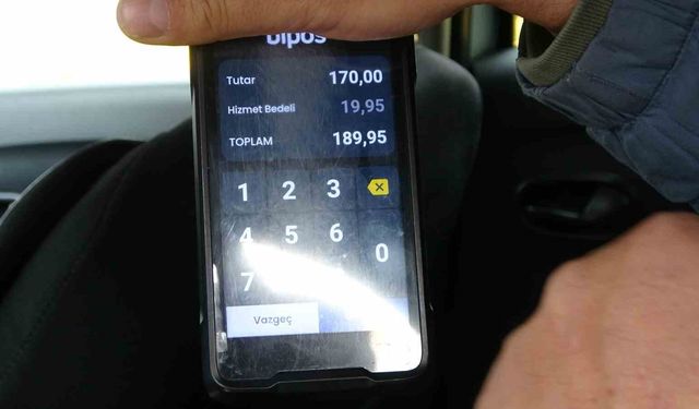 Kadın yolcu ile taksicinin hizmet bedeli tartışması: 'Haram olsun' diyerek araçtan indi