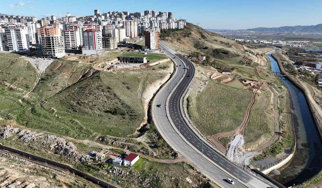 Kahramanmaraş'ta yenilenen bulvar trafiğe açıldı