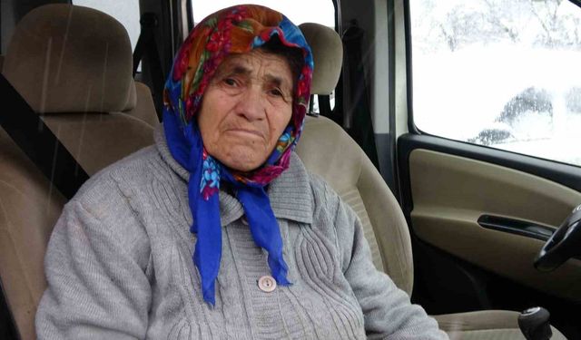 Kar sebebiyle yolu kapanan köydeki hasta, ekipleri seferber etti