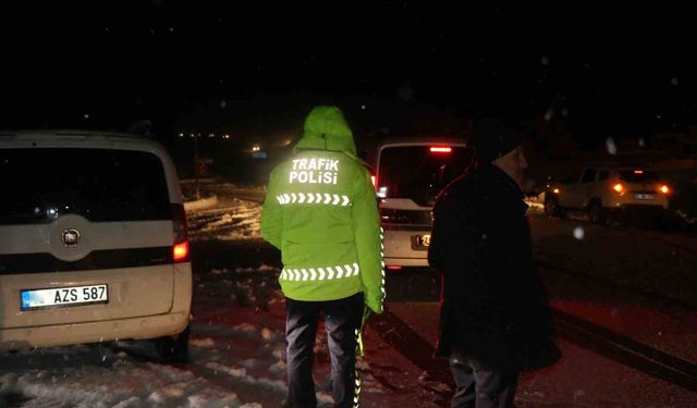 Kar ve tipi nedeniyle Sakaltutan, Kızıldağ ve Ahmediye Geçitlerinde yol ulaşıma kapandı