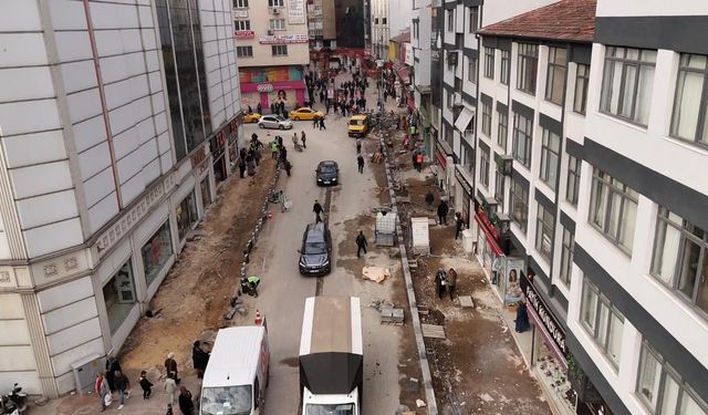 Karabük'ün en işlek caddelerinde yenileme çalışmaları sürüyor