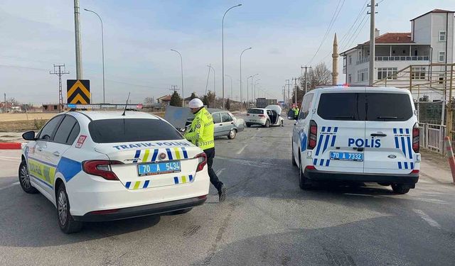 Karaman'da otomobiller çarpıştı: 3 yaralı