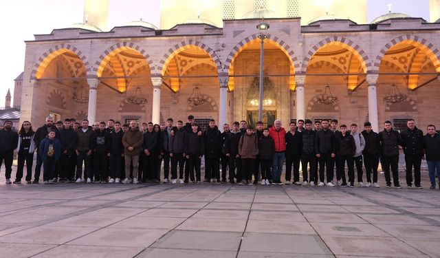 Karatay'da öğrenciler sabah namazı programında buluşuyor