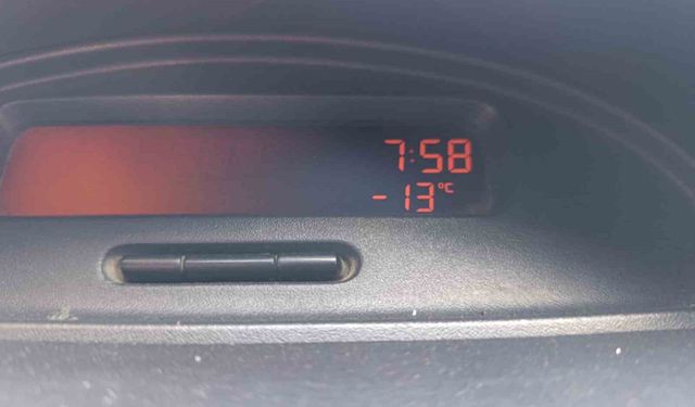 Kars buz kesti: Dondurucu soğuklar hayatı olumsuz etkiliyor