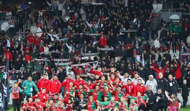 Karşıyaka, 3. Lig'de kaybetmeyen iki takımdan birisi