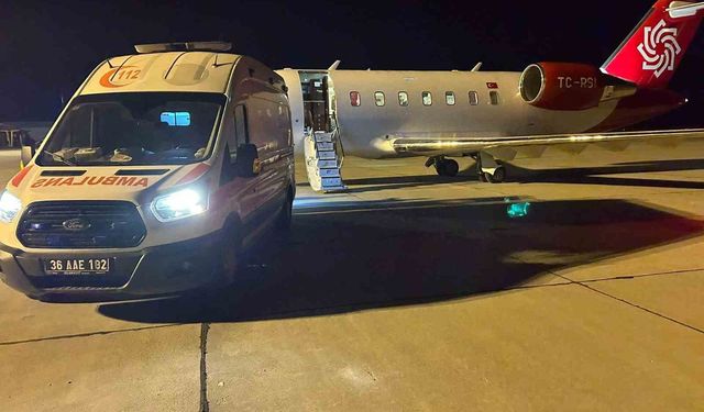 Kars'ta ambulans uçak 44 günlük bebek için havalandı