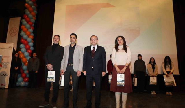 Kars'ta en çok kitap okuyanlara ödülleri verildi