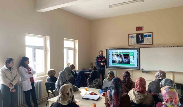 Kars'ta jandarmadan 'En İyi Narkotik Polisi Anne' eğitimi