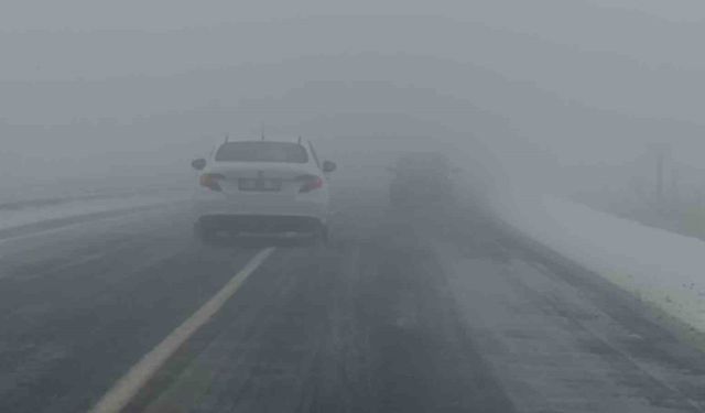 Kars'ta yoğun sis: Uçak seferleri iptal edildi