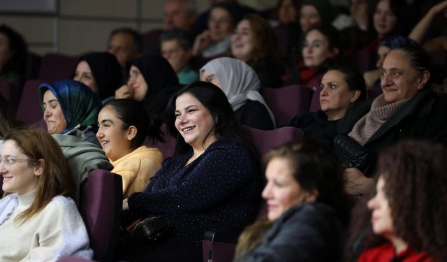 Kartepe'de tiyatro şöleni