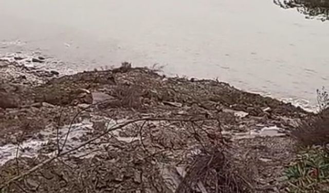 Kastamonu'da heyelan: İnebolu-Doğanyurt-Cide karayolu ulaşıma kapandı