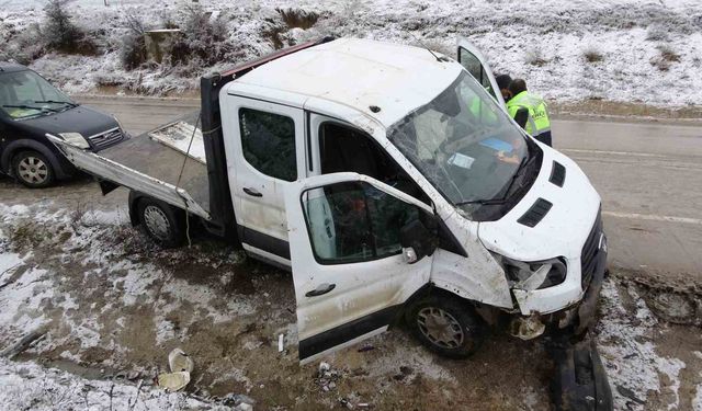 Kastamonu'da işçileri taşıyan kamyonet yan yattı: 7 yaralı
