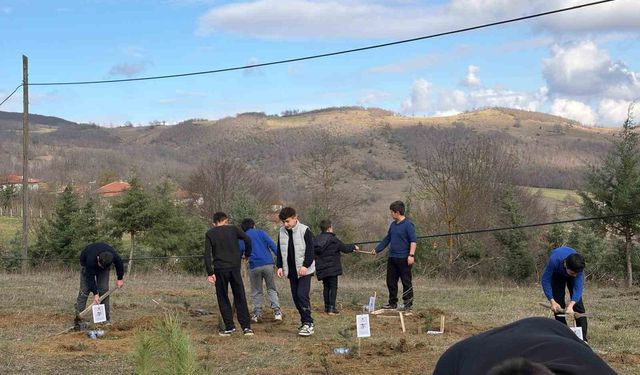 Kavak'ta doğa için fidan, eğitim için kitap desteği