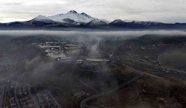 Kayseri'de sis etkisini sürdürüyor