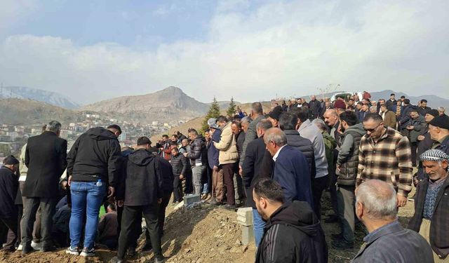 Kazada hayıtını kaybeden Durgun, Hakkari'de toprağa verildi