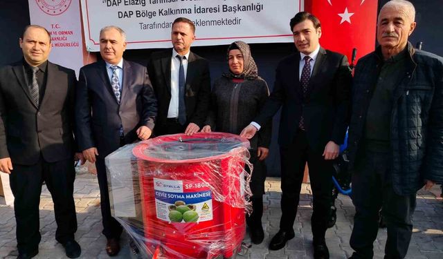 Keban'da çiftçilere makine dağıtıldı