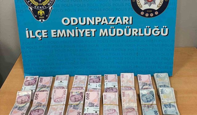 Kendini polis olarak tanıtıp 316 bin 700 TL'lik ziynet eşyasını dolandırdı, kısa sürede yakalandı