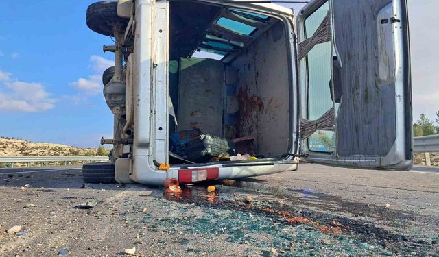 Kilis-Hatay karayolunda panelvanla cip çarpıştı: 3 yaralı