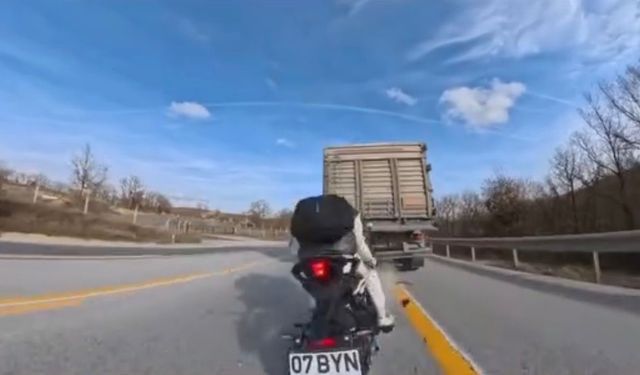 Kırklareli'nde tıra çarpan motosikletli yaralandı